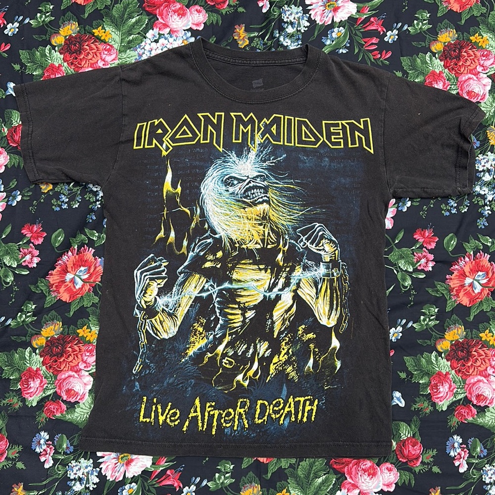 - Iron Maiden Graphic tee 2012 Black size Small